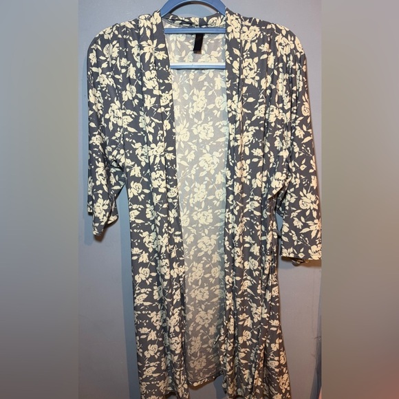 Marilyn Monroe Womens Large Gray Flowers 3/4 Sleeve Short Tie Robe - Picture 2 of 3